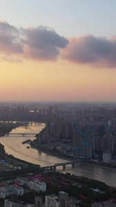 航拍城市夕阳落日晚霞天空江景道路车流素材城市素材视频