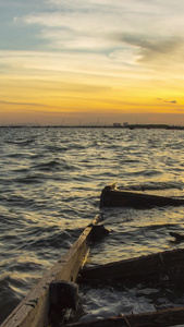 海面破船夕阳延时素材美丽景色视频