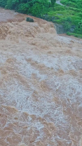 自然灾害梅雨季洪水暴雨后的中滩瀑布航拍视频