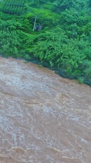 自然灾害梅雨季洪水暴雨后的中滩瀑布航拍12秒视频