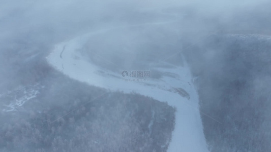 大兴安岭自然风光冬天寒雾山林雪景视频