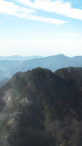 航拍5A洛阳白云山景区云雾中的励志峰视频旅游目的地的视频