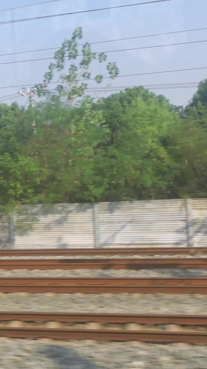 缓缓进入站台的高铁动车列车城市交通素材高铁素材57秒视频
