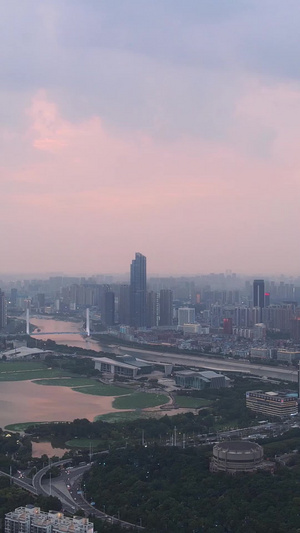 航拍城市风光夕阳晚霞天空湖景自然风景城市素材武汉城市31秒视频