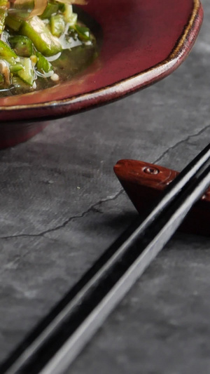 日式小食凉拌黄瓜移镜8秒视频