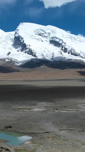 航拍5A帕米尔旅游景区雪山之父慕士塔格峰视频新疆旅游44秒视频