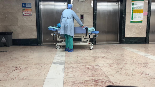 手术室医院做手术病人家属视频