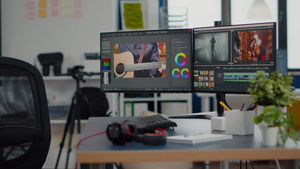 垂直视频空的创造性工作场所将专业计算机放在办公桌上15秒视频