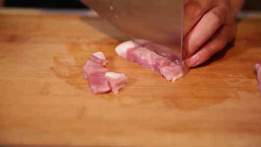 厨师切猪肉 视频