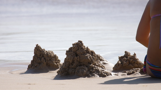 沙滩上的沙沙城堡视频