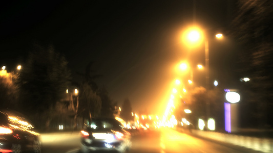 夜间城市交通灯视频
