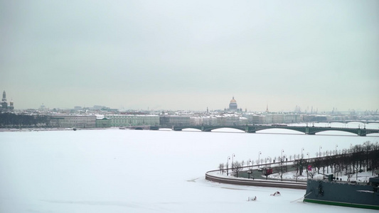 冬季的圣彼得堡市风景视频