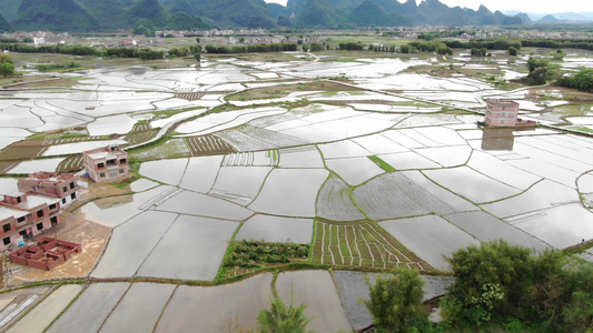 田园山水水墨画山水桂林山水广西山水田园乡村航拍贺州风景山水烟雾缭绕春耕田野航拍视频