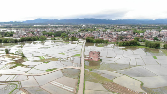 田园山水水墨画山水桂林山水广西山水田园乡村航拍贺州风景山水烟雾缭绕春耕田野航拍视频