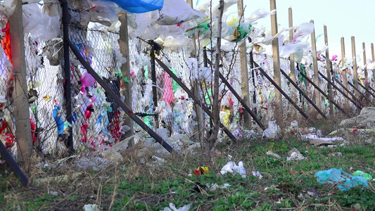 废物处置场地的废塑料袋和废物视频