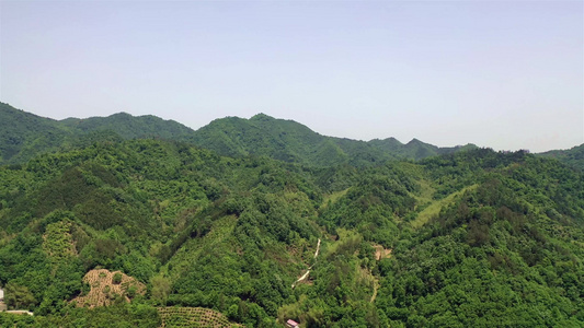 航拍舒城大别山乡村公交风景视频