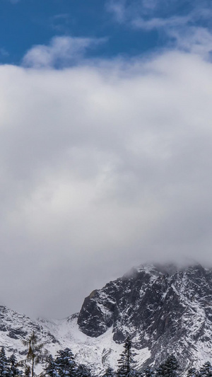 四川著名旅游景区毕棚沟金字塔雪山延时视频大自然15秒视频