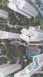 航拍俯拍高楼大厦中的城市交通道路素材写字楼视频