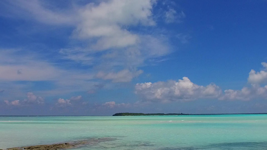 蓝海白沙背景近浪复制天堂海景海滩航行空间海景视频