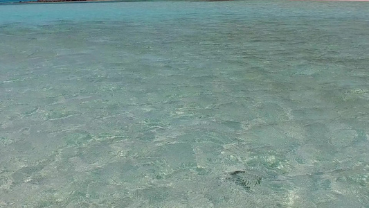 海滨海滩冒险蓝绿色环礁湖阳光下有白色沙子背景的白沙视频