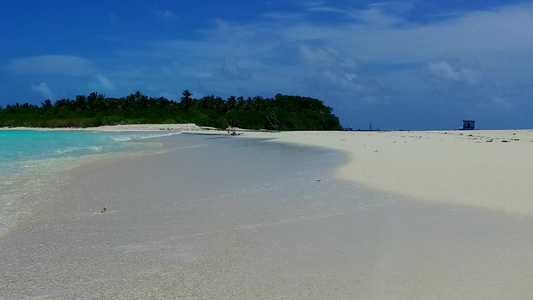 用蓝绿色海洋复制热带泻湖海滩生活方式的空间景观沙洲视频