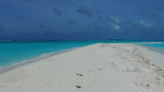 以蓝环礁和沙巴附近的白沙滩为背景的海滩航程海景清空视频