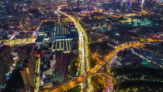 云南昆明火车站夜景交通航拍移动延时视频