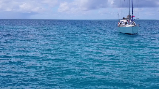 阳光灿烂的海岸海滩冒险之旅在沙巴附近有白色沙滩背景视频