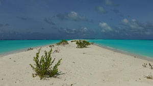 宽放旅游海滩度假的浪漫喜悦海景在珊瑚礁附近有水蓝海12秒视频