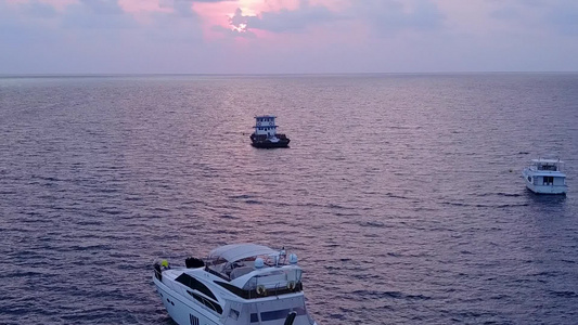 天堂海景海滩野生动物的阳光海景在阳光下有白色沙质背景视频