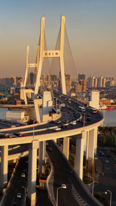 上海地标南浦大桥黄昏车流高架桥延时摄影黄浦江视频