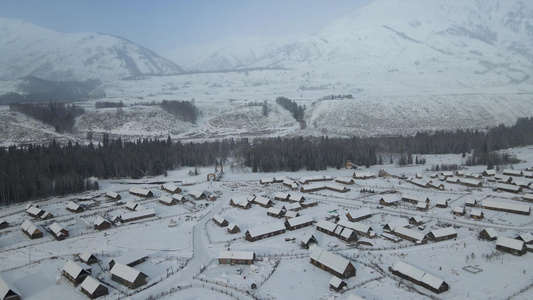 4k实拍新疆冬季喀纳斯禾木古村落雪景雪乡视频