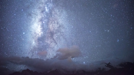 8k延时云南梅里雪山夜景星空银河素材视频