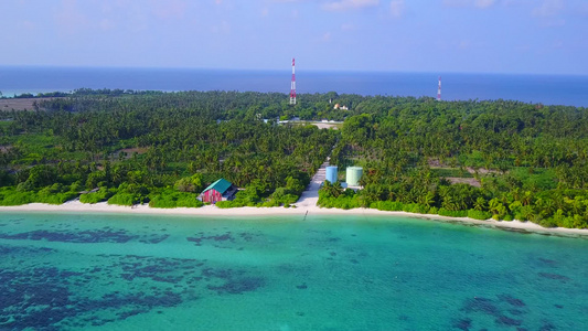 阳光明媚的环礁湖海滩假日全景在靠近度假胜地的地方有视频