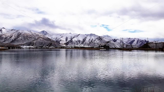 雪山圣湖视频