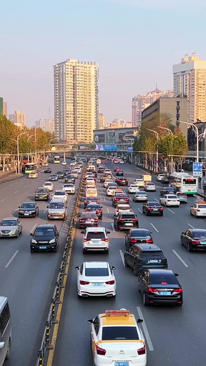 城市交通节日道路上拥堵的车流素材道路素材58秒视频