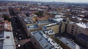 俄罗斯圣彼得堡鸟瞰图夏日飞越市中心真理街冬宫酒店10秒视频