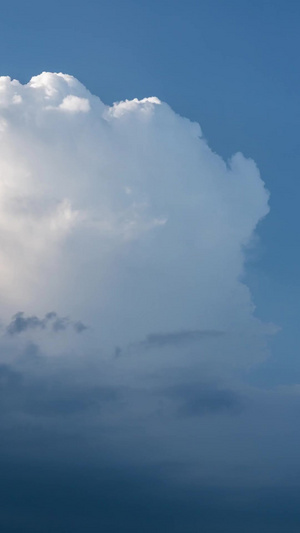 云涌风起的天空天空空镜8秒视频