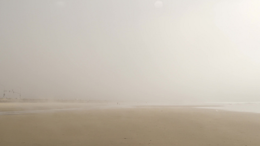 太平洋海岸海岸海边浓雾乳色的烟雾薄雾含青雾视频