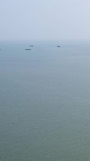 航拍大海中行驶的渔船海滨风光19秒视频
