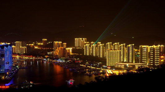 美丽的夜间风景和大城市的灯光视频