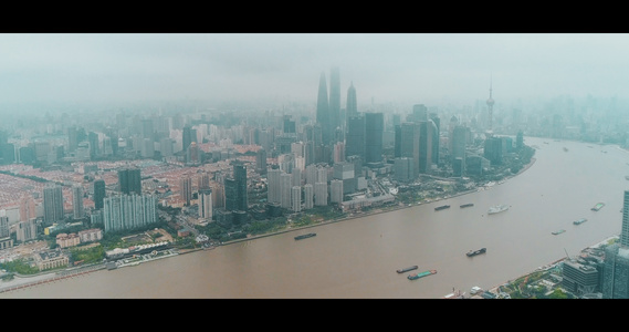 阴雨天城市航拍视频