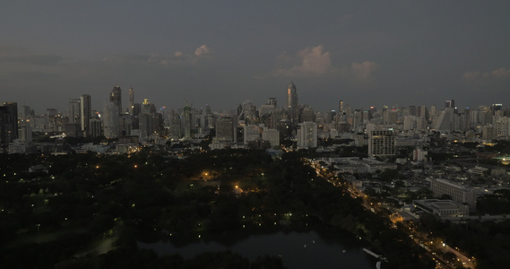 深夜的黑白城市风景泰国视频