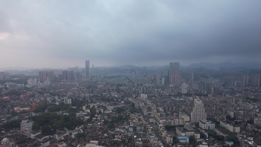 城市极端天气暴雨来袭航拍广东中山视频