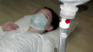 静脉注射盐水滴儿童病人18秒视频