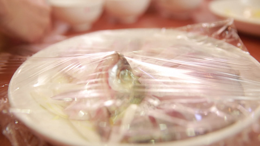 葱姜水腌制孔雀鱼视频