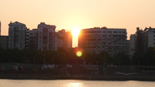 夕阳下的城市建筑视频