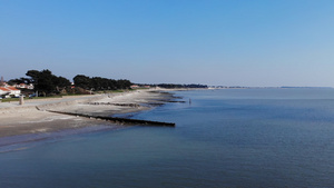 亚特兰特海边美丽的法国海岸的摄像性空中景象节假日有39秒视频