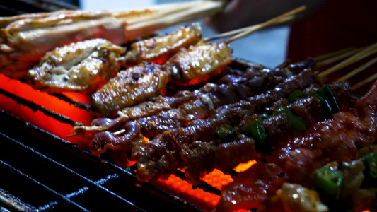 成都美食夜市烧烤小吃烧烤生蚝龙虾集市宵夜视频