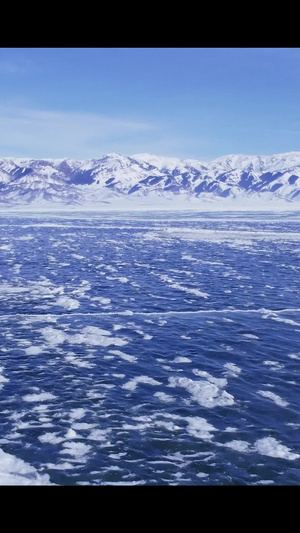 航拍赛里木湖冰面广阔湖景 电影质感41秒视频